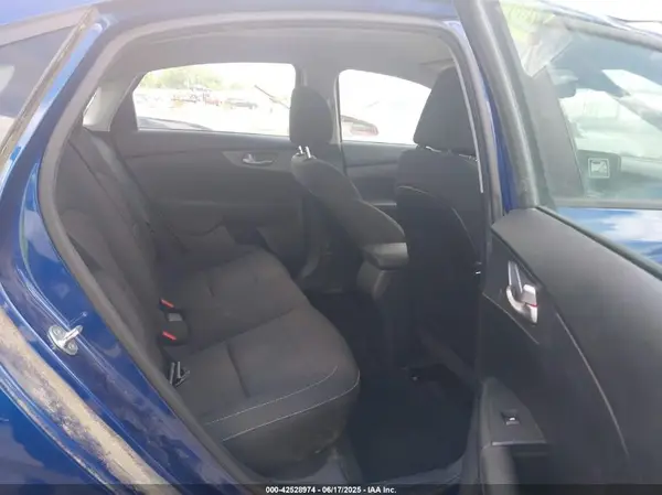 3KPF24AD4KE014457 2019 KIA FORTE - Image 8