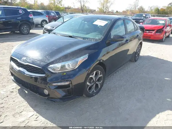3KPF24AD4KE017410 2019 KIA FORTE - Image 2