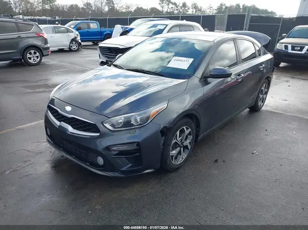 3KPF24AD4KE020842 2019 KIA FORTE - Image 2