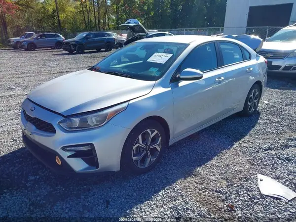 3KPF24AD4KE021988 2019 KIA FORTE - Image 2