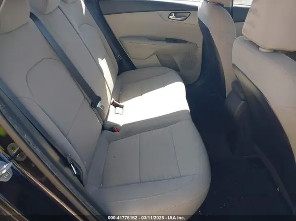 3KPF24AD4KE023191 2019 KIA FORTE - Image 8