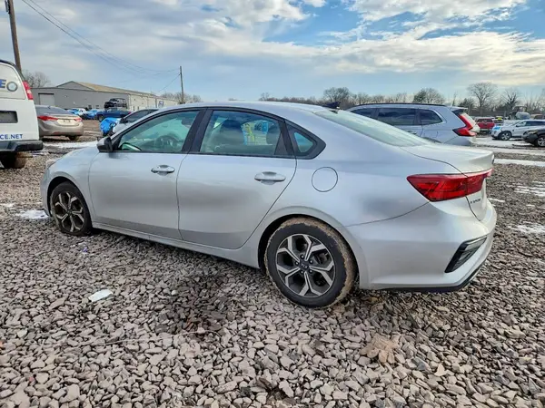 3KPF24AD4KE023580 2019 KIA FORTE - Image 2