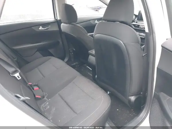 3KPF24AD4KE023952 2019 KIA FORTE - Image 8