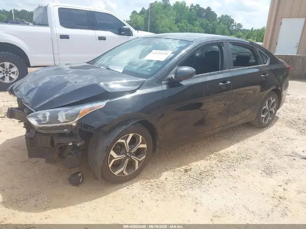 3KPF24AD4KE024034 2019 KIA FORTE - Image 2