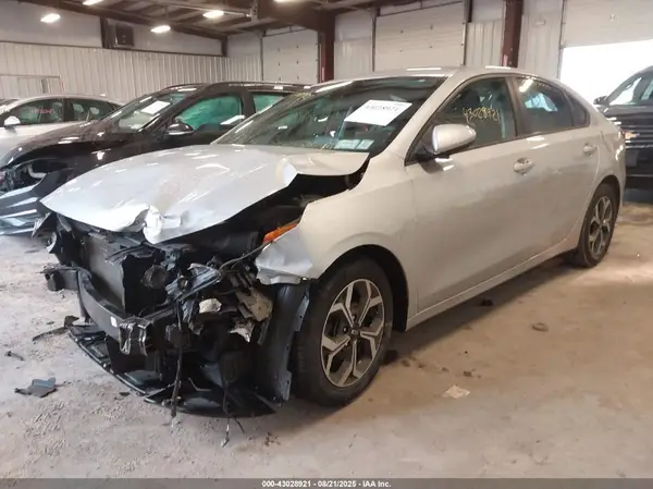 3KPF24AD4KE025071 2019 KIA FORTE - Image 2