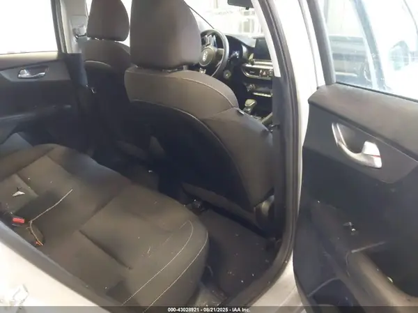 3KPF24AD4KE025071 2019 KIA FORTE - Image 8