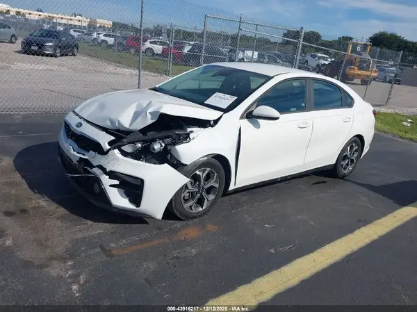 3KPF24AD4KE029878 2019 KIA FORTE - Image 2