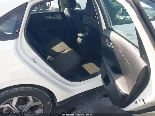 3KPF24AD4KE029878 2019 KIA FORTE - Image 8