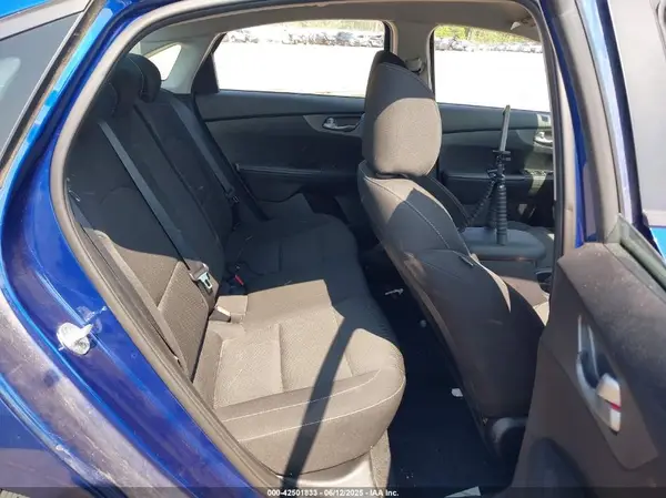 3KPF24AD4KE033784 2019 KIA FORTE - Image 8