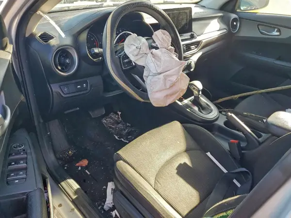 3KPF24AD4KE034742 2019 KIA FORTE - Image 8