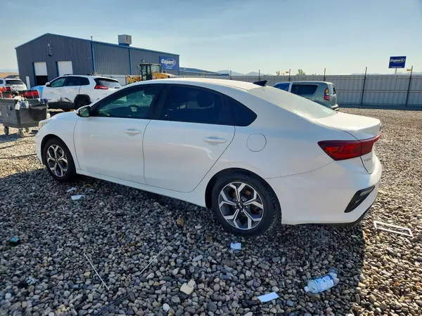 3KPF24AD4KE044395 2019 KIA FORTE - Image 2