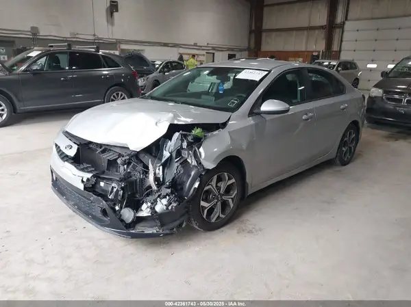 3KPF24AD4KE044932 2019 KIA FORTE - Image 2