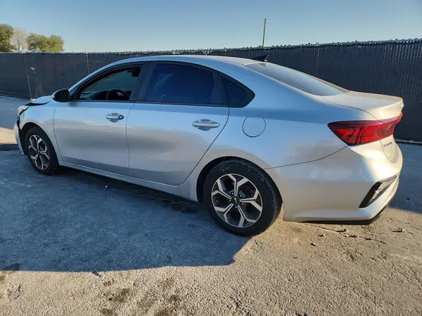 3KPF24AD4KE045630 2019 KIA FORTE - Image 2