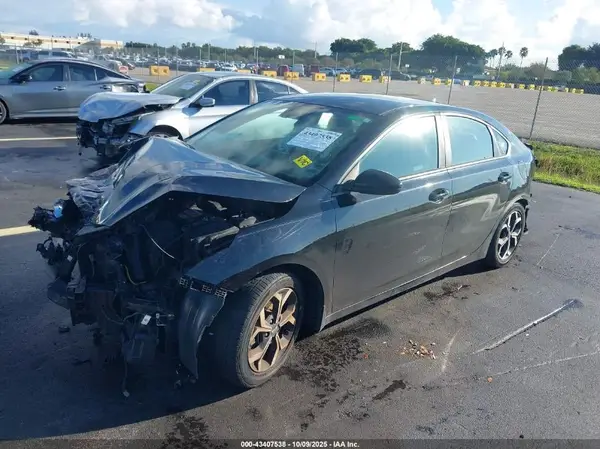 3KPF24AD4KE049564 2019 KIA FORTE - Image 2