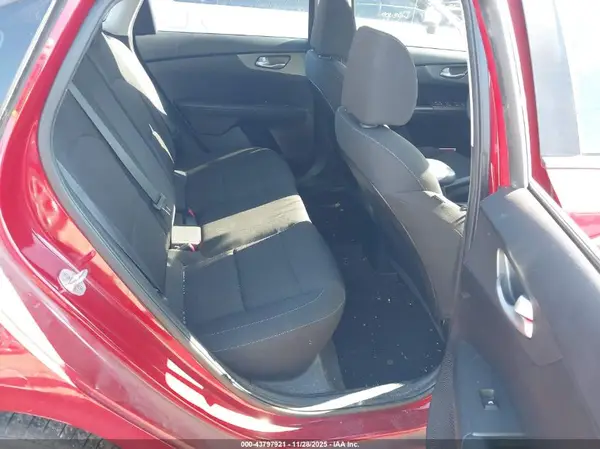 3KPF24AD4KE050259 2019 KIA FORTE - Image 8