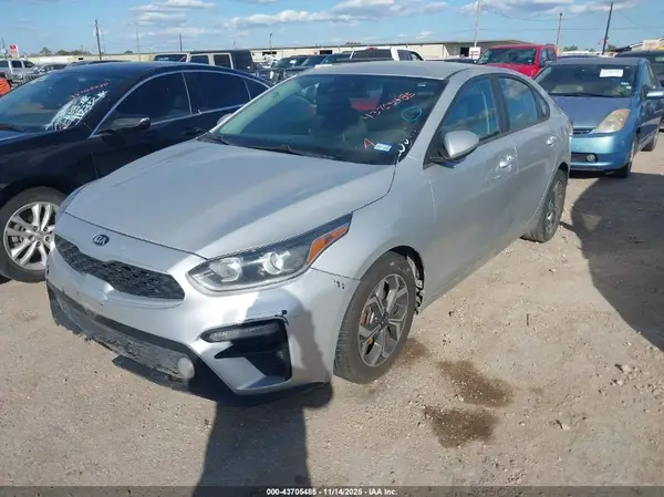 3KPF24AD4KE051752 2019 KIA FORTE - Image 2