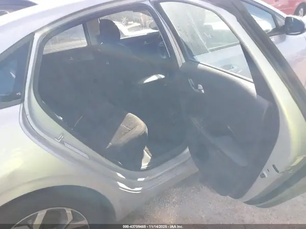 3KPF24AD4KE051752 2019 KIA FORTE - Image 8
