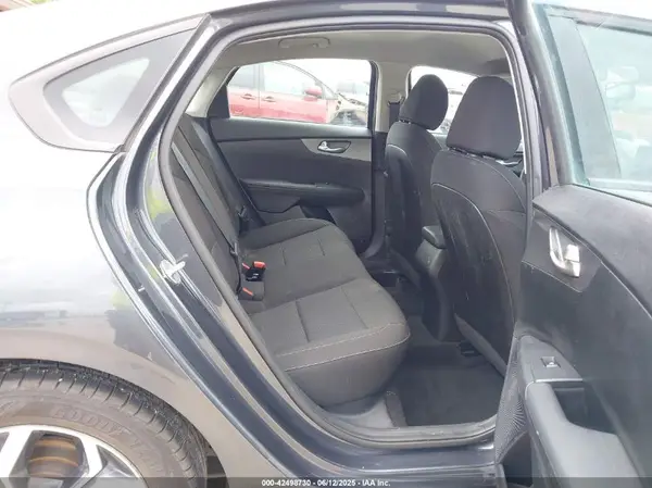 3KPF24AD4KE052030 2019 KIA FORTE - Image 8