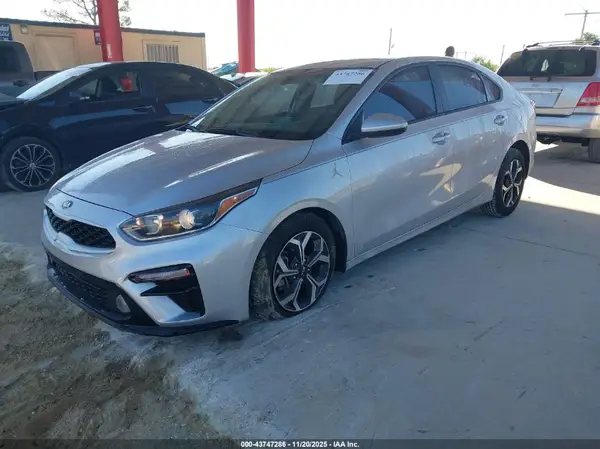 3KPF24AD4KE05878 2019 KIA FORTE - Image 2