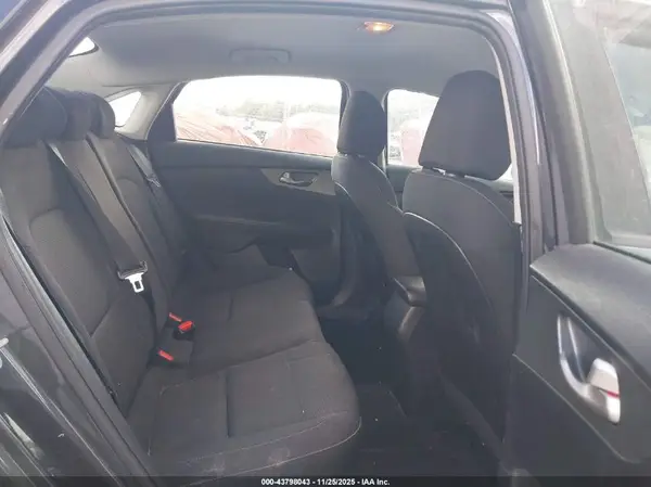 3KPF24AD4KE059575 2019 KIA FORTE - Image 8