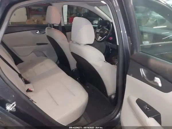 3KPF24AD4KE061732 2019 KIA FORTE - Image 8
