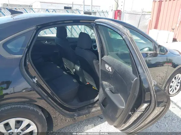 3KPF24AD4KE064291 2019 KIA FORTE - Image 8