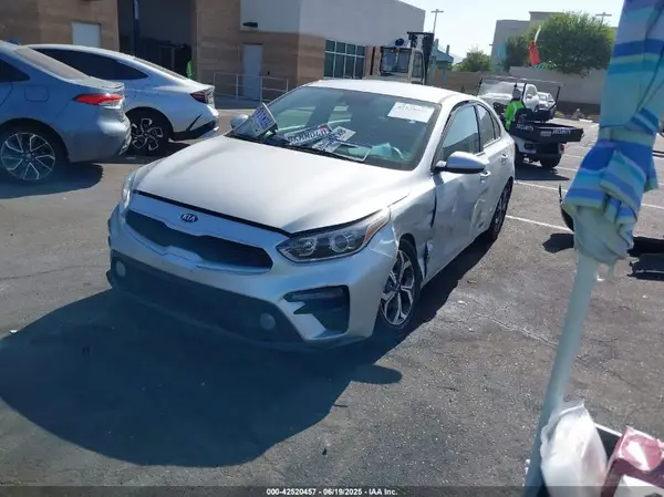3KPF24AD4KE067482 2019 KIA FORTE - Image 2
