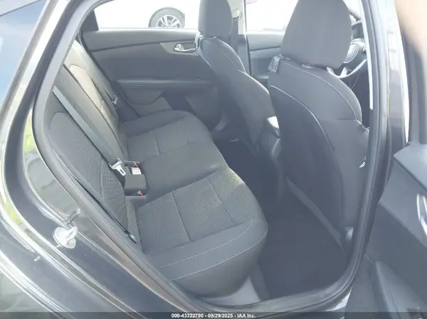 3KPF24AD4KE070172 2019 KIA FORTE - Image 8