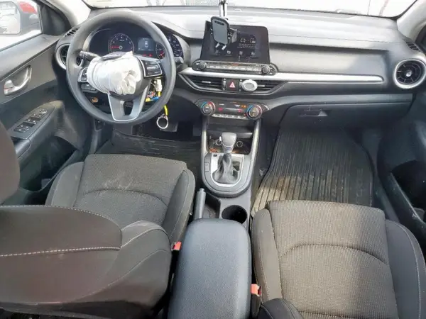 3KPF24AD4KE071421 2019 KIA FORTE - Image 8