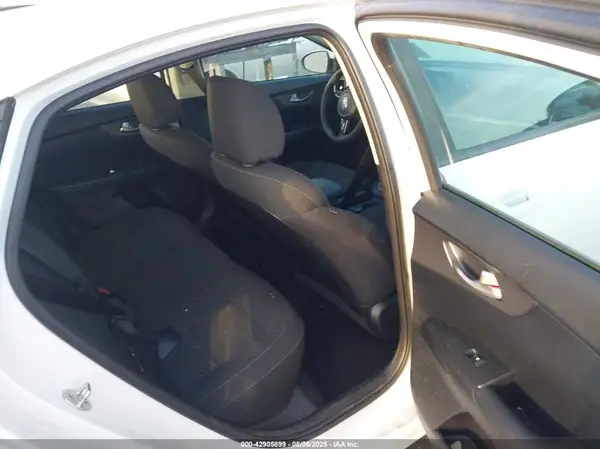 3KPF24AD4KE071922 2019 KIA FORTE - Image 8
