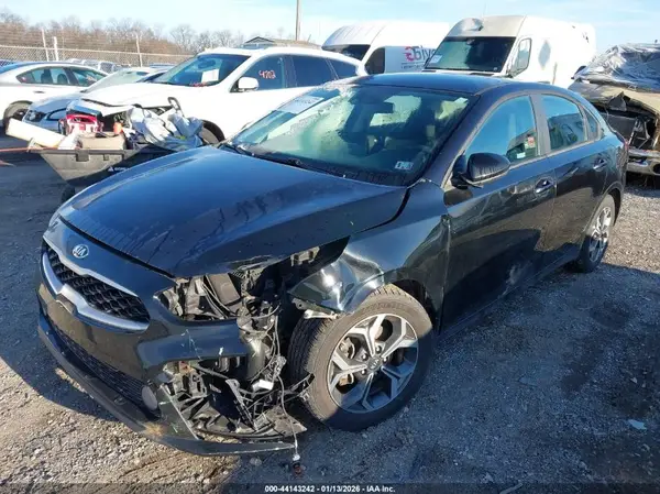 3KPF24AD4KE075209 2019 KIA FORTE - Image 2