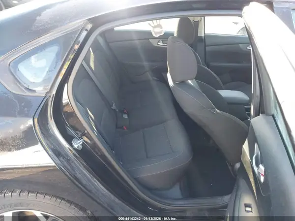 3KPF24AD4KE075209 2019 KIA FORTE - Image 8
