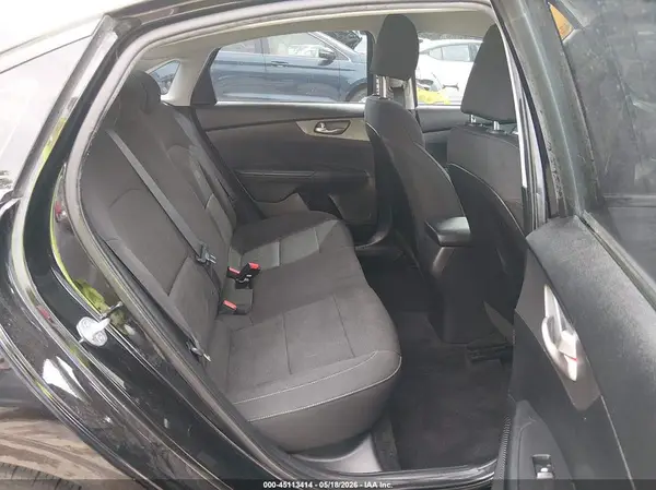 3KPF24AD4KE075503 2019 KIA FORTE - Image 8