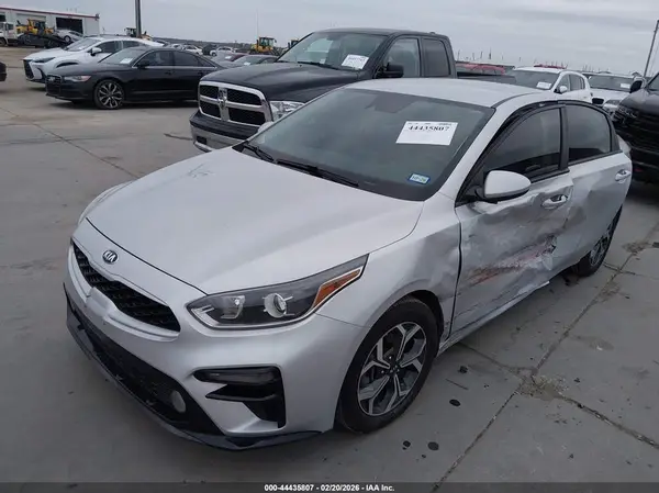3KPF24AD4KE075758 2019 KIA FORTE - Image 2