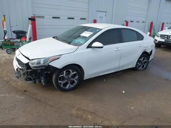 3KPF24AD4KE075985 2019 KIA FORTE - Image 2