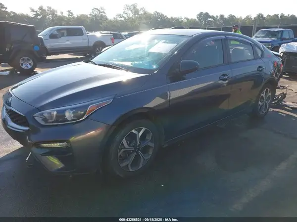3KPF24AD4KE078207 2019 KIA FORTE - Image 2