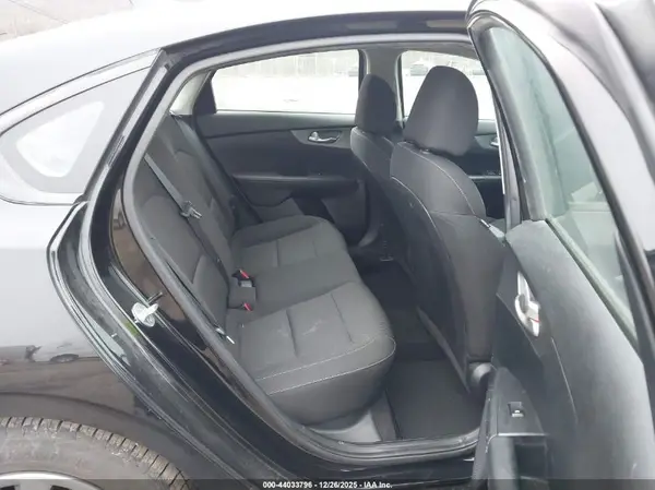 3KPF24AD4KE079941 2019 KIA FORTE - Image 8