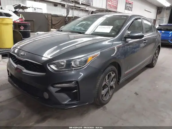 3KPF24AD4KE081088 2019 KIA FORTE - Image 2
