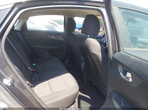 3KPF24AD4KE081480 2019 KIA FORTE - Image 8