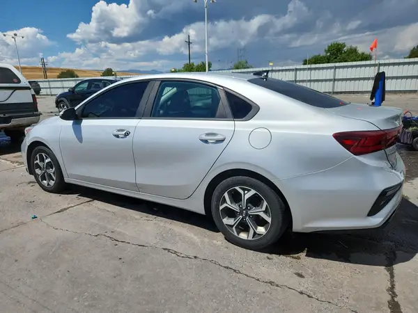 3KPF24AD4KE084007 2019 KIA FORTE - Image 2