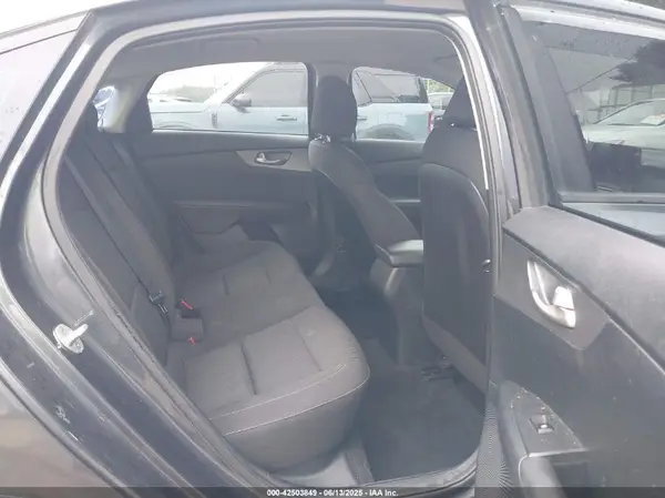 3KPF24AD4KE084119 2019 KIA FORTE - Image 8