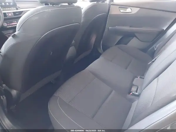 3KPF24AD4KE092415 2019 KIA FORTE - Image 8