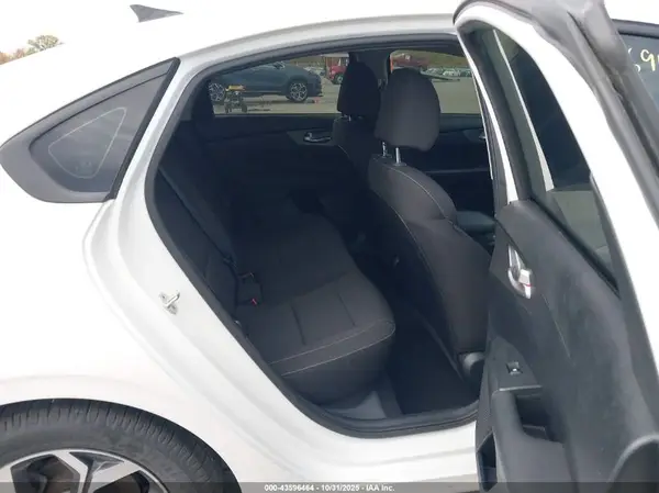 3KPF24AD4KE092429 2019 KIA FORTE - Image 8