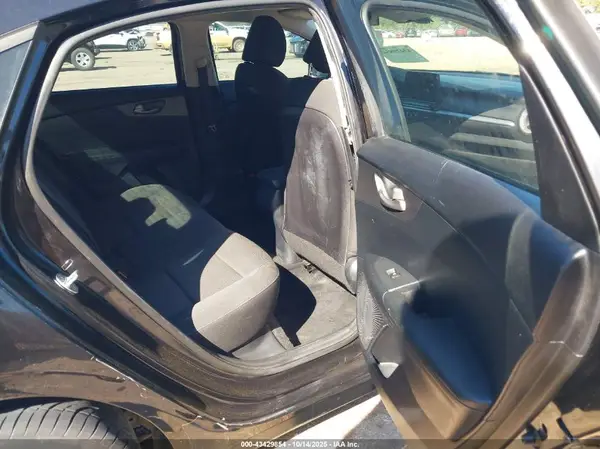 3KPF24AD4KE092740 2019 KIA FORTE - Image 8