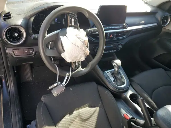 3KPF24AD4KE099266 2019 KIA FORTE - Image 8
