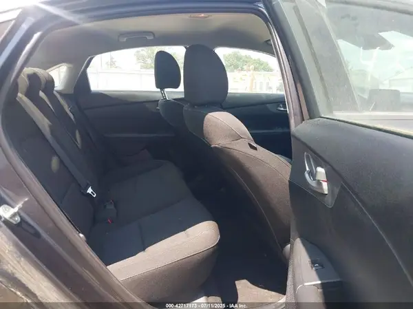 3KPF24AD4KE101940 2019 KIA FORTE - Image 8