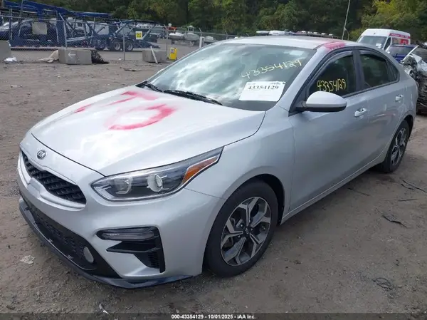3KPF24AD4KE103462 2019 KIA FORTE - Image 2