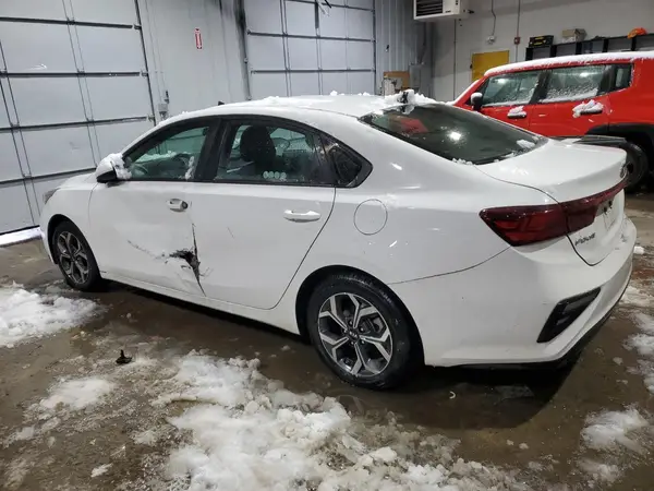 3KPF24AD4KE103817 2019 KIA FORTE - Image 2