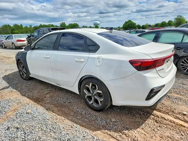 3KPF24AD4KE104742 2019 KIA FORTE - Image 2