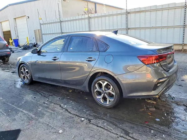 3KPF24AD4KE108208 2019 KIA FORTE - Image 2